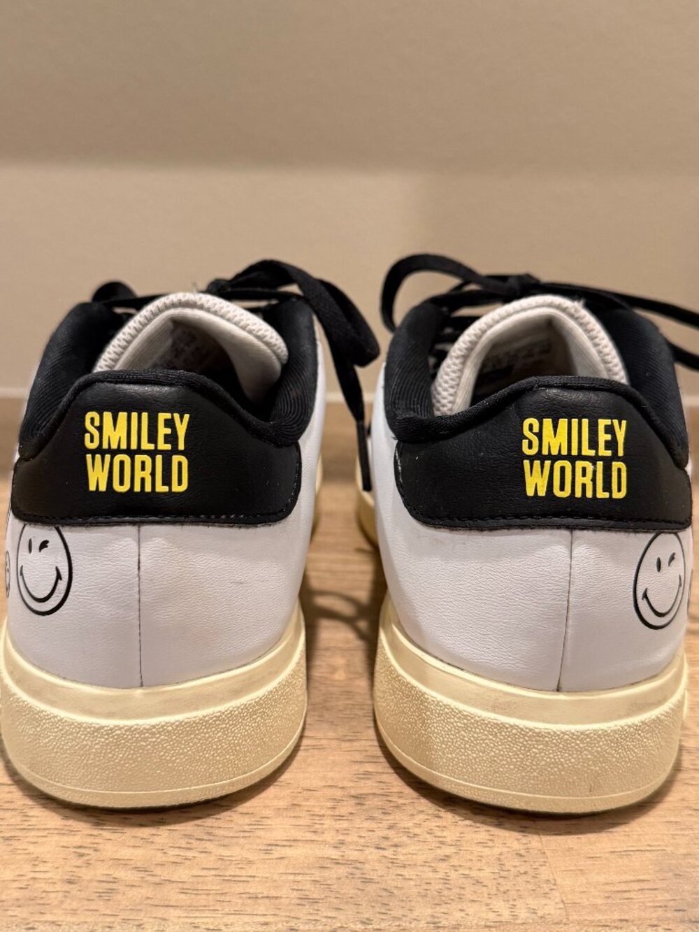 adidas x Smiley World Advantage Sneakers Youth Size 5 White IH6276 - Picture 4 of 10